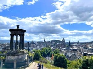 calton hill in edinburgh